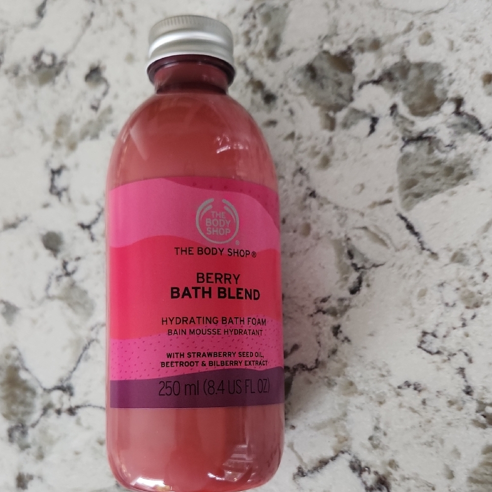 Body Shop NWT Berry Bath Blend Hydrating Bath Foam